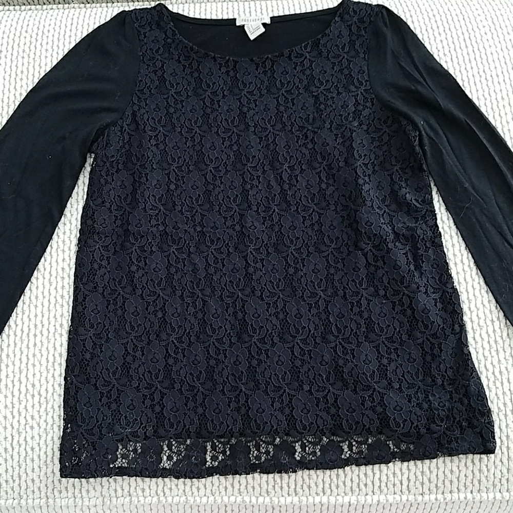 Very pretty soft top with crocheted pattern on too